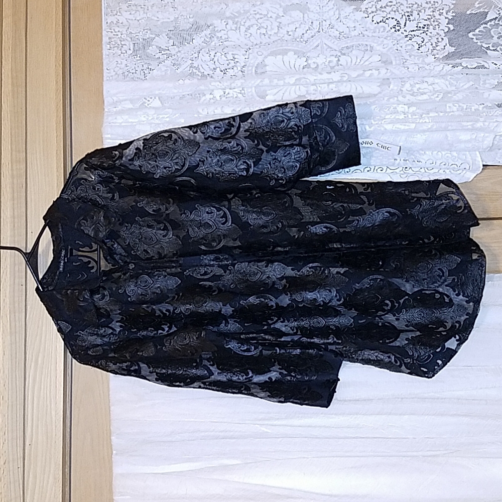 😍🍁👀NWT Boho Chic See Through Button Up Blouse